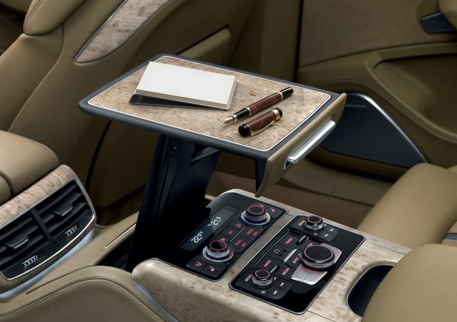 Детали интерьера Audi A8L W12 Quattro (D4) 2010 года  (WW) (фото 26 из 35)